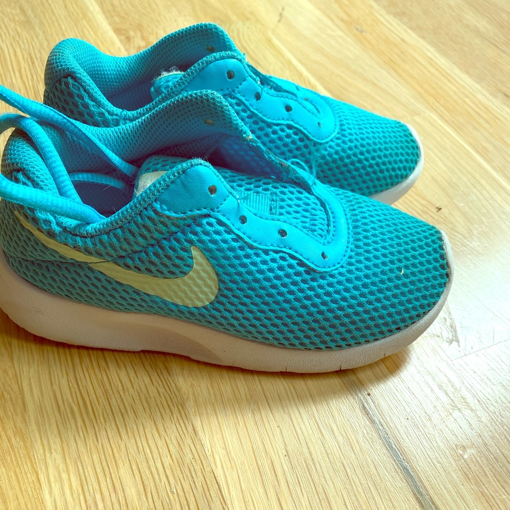 Kids toddler size 10 Nike